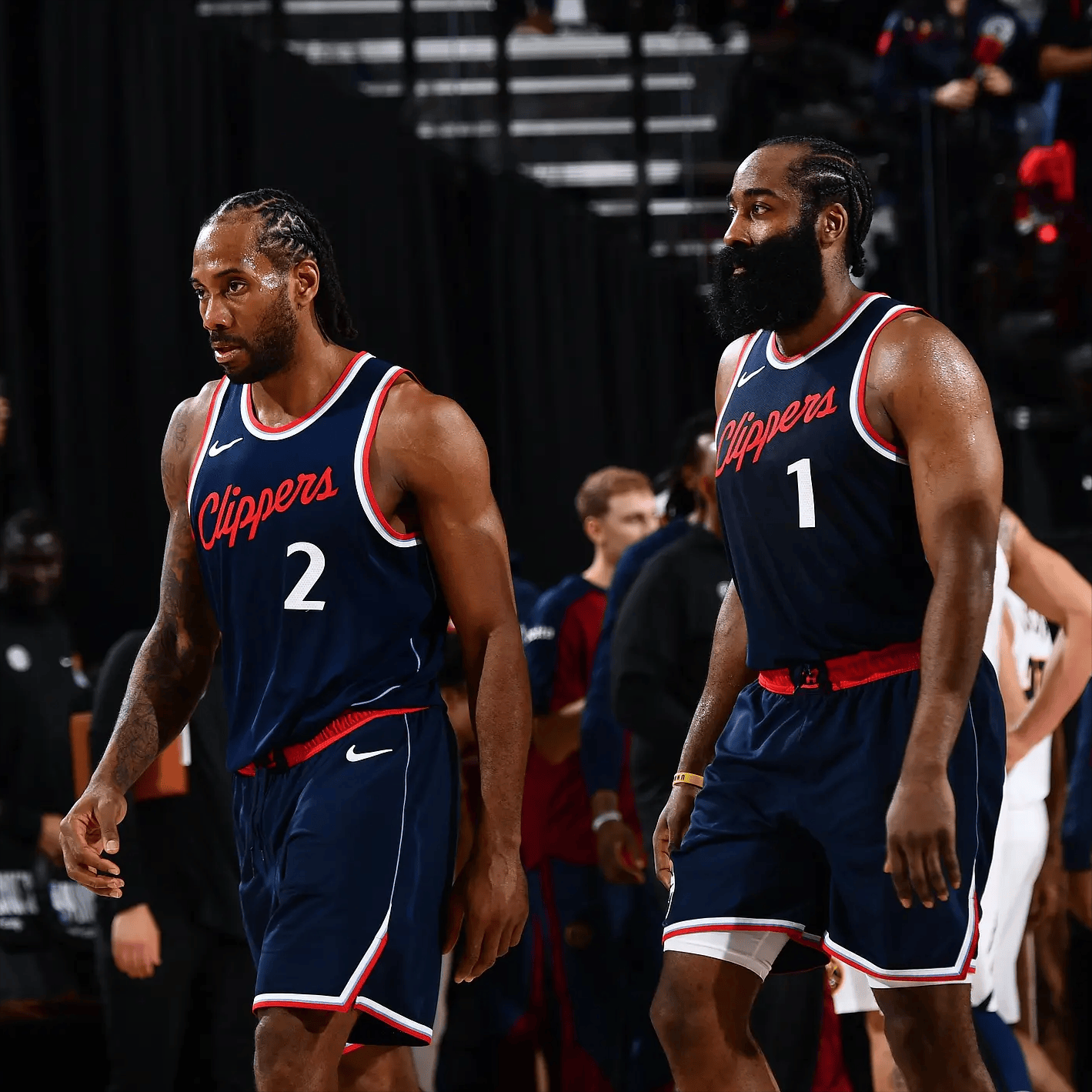 默认架枪拿 默认架枪拿