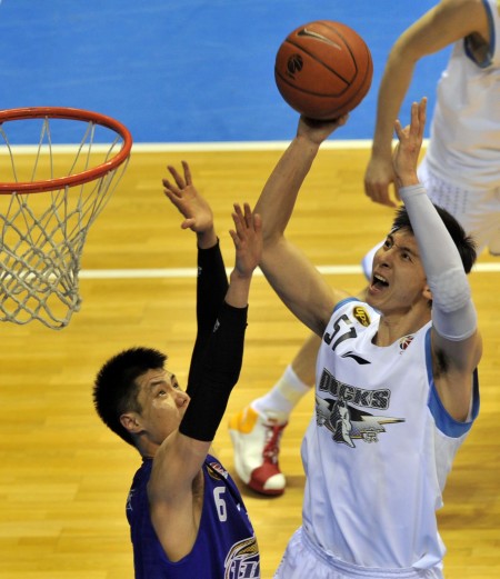 阵容上更偏 阵容上更偏